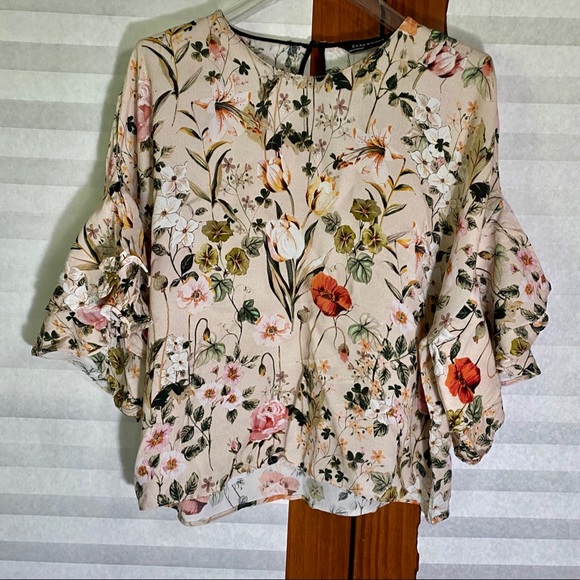 Zara Flutter Sleeve Floral Top - Picture 2 of 4